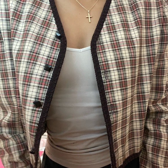 Vintage plaid jacket cropped size small, in good condition perfect for fall - Picture 3 of 3